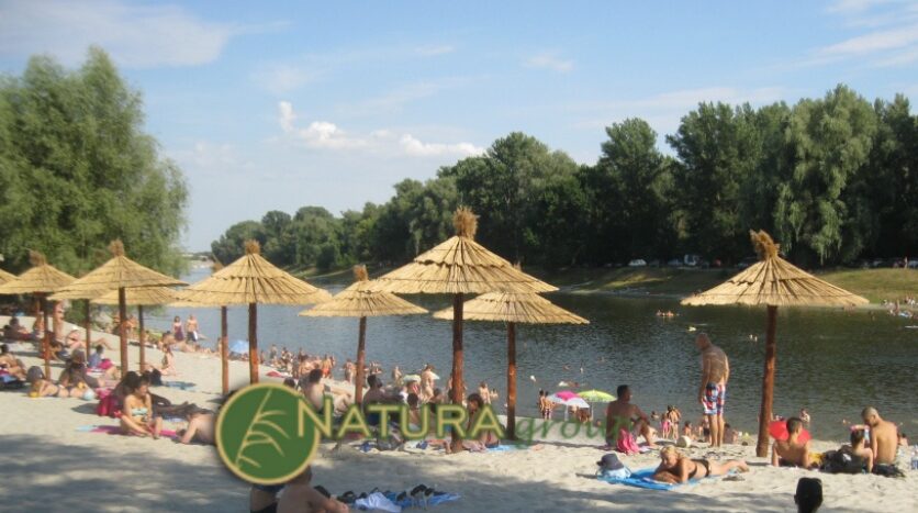 suncobrani od trske za plažu